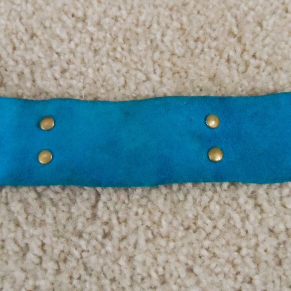 Teal Geniune Leather Cuff  bracelet with feather buckle - Picture 3 of 5